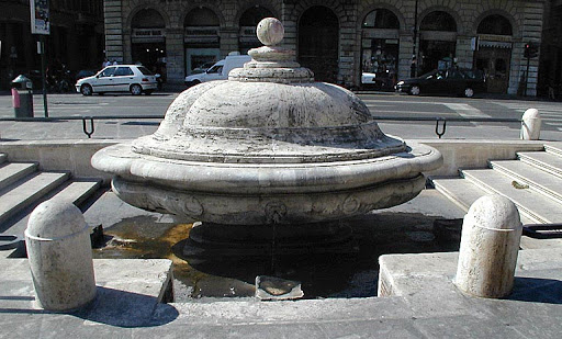 the fountain La Zuppiera